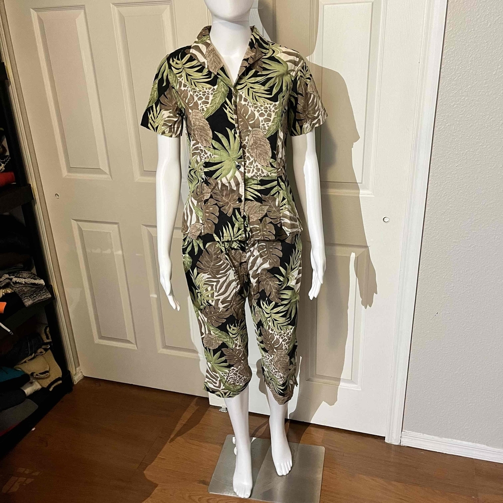 SunBay Cottons Vintag Beach Animal Rayon Cruise Womens 2 PC Capris Pants Top Set